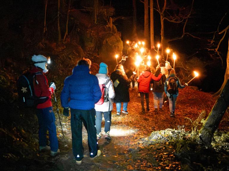 Fackelwanderer zum Fondueplausch Ravennaschlucht