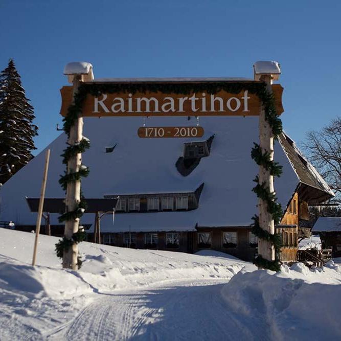 Schneeschuhwanderung mit Käsefonueplausch am Raimartihof